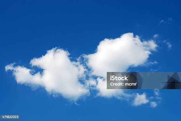 Cielo Blu E Nuvole Bianche - Fotografie stock e altre immagini di Ambientazione esterna - Ambientazione esterna, Ambientazione tranquilla, Ambiente