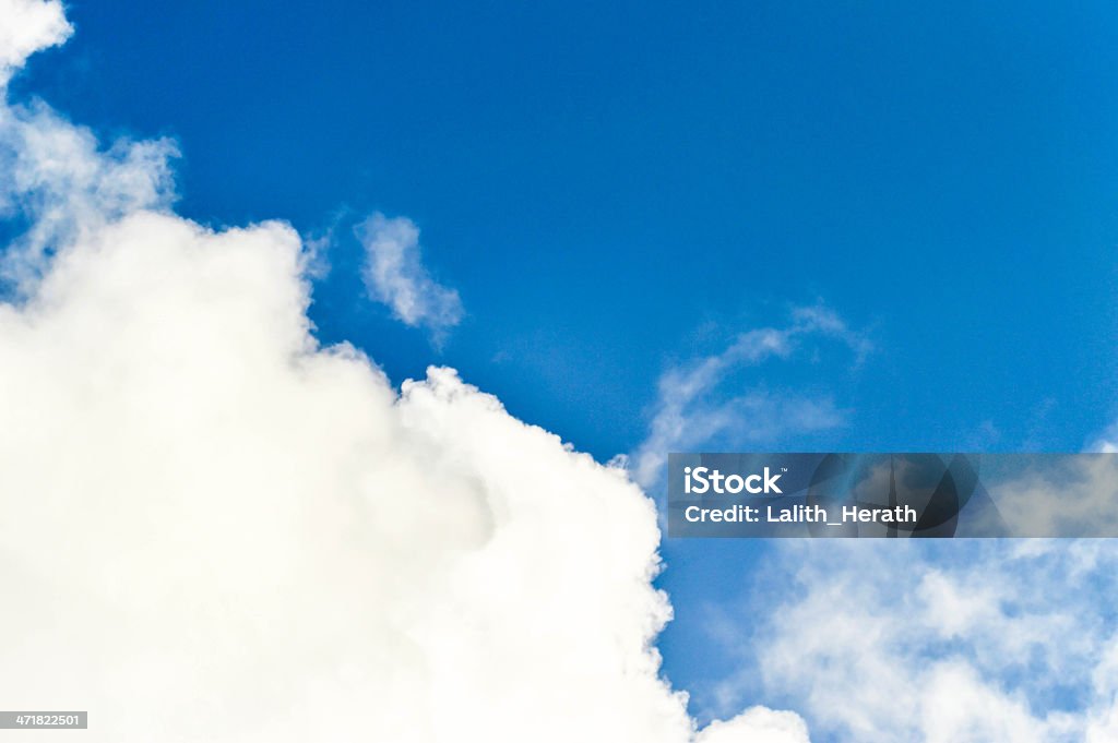 Nuvens brancas no céu azul com área de - Foto de stock de Abstrato royalty-free