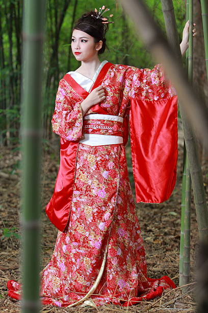 istock Girl in kimono 1 471823303
