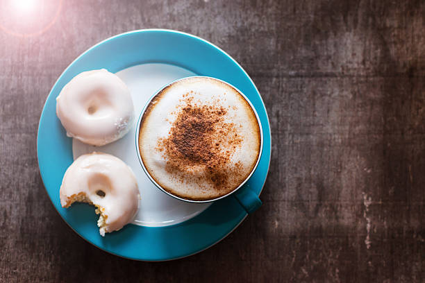 コーヒーとケーキ - donut caffeine coffee cream ストックフォトと画像