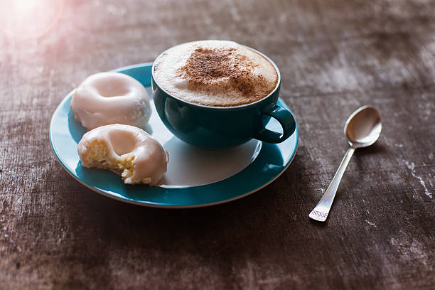 コーヒーとケーキ - donut caffeine coffee cream ストックフォトと画像