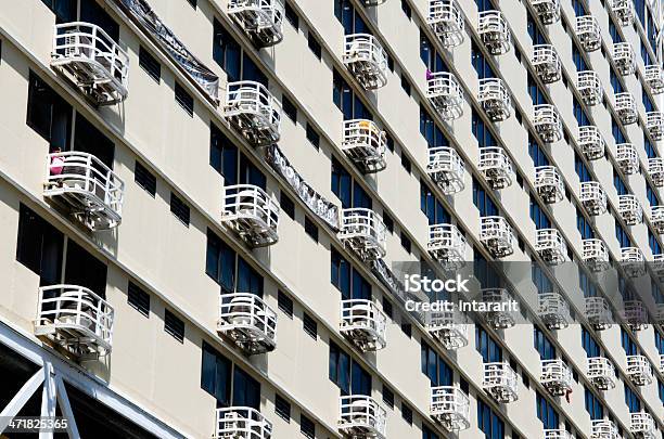 Foto de Varanda Brancas No Edifício e mais fotos de stock de Apartamento - Apartamento, Arquitetura, Distrito Residencial
