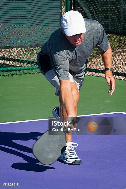 Foto de Pickleball Acção Abrangente Forehand e mais fotos de stock de Pickleball - Pickleball, Terceira idade, Bola