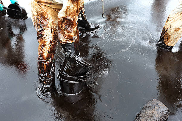 istock clean up Crude oil stain 471827069