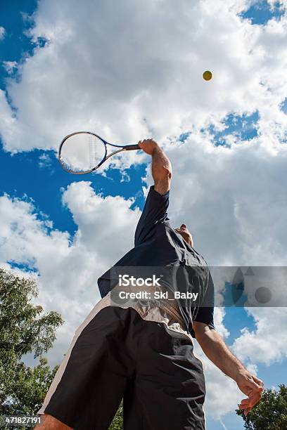테니트 서빙함 공-스포츠 장비에 대한 스톡 사진 및 기타 이미지 - 공-스포츠 장비, 구름, 남성