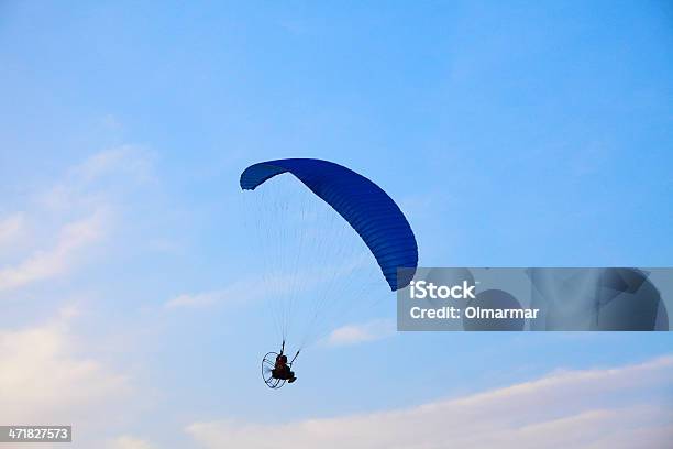 Paraglideruczucie Darmo Na Niebie - zdjęcia stockowe i więcej obrazów Czynność - Czynność, Dorosły, Fotografika