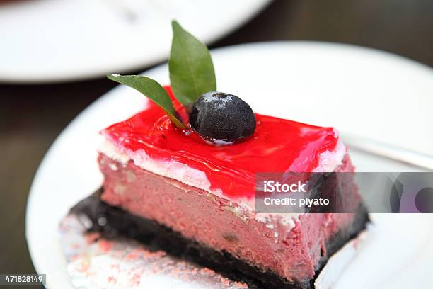 Himbeer Torte Auf Holz Hintergrund Stockfoto und mehr Bilder von Beere - Obst - Beere - Obst, Bäckerei, Cremetorte