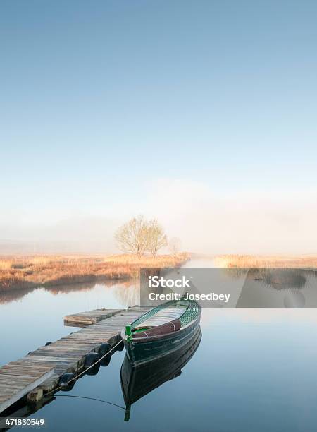 Barco En El Lago Cañizar Foto de stock y más banco de imágenes de Agua - Agua, Agua potable, Barco de remos