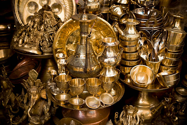 latón, cobre producto artesanal katmandú nepal - nepalese culture nepal kathmandu bagmati fotografías e imágenes de stock
