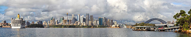 istock Sydney CBD Tele Pan cruise 2 ships 471832226