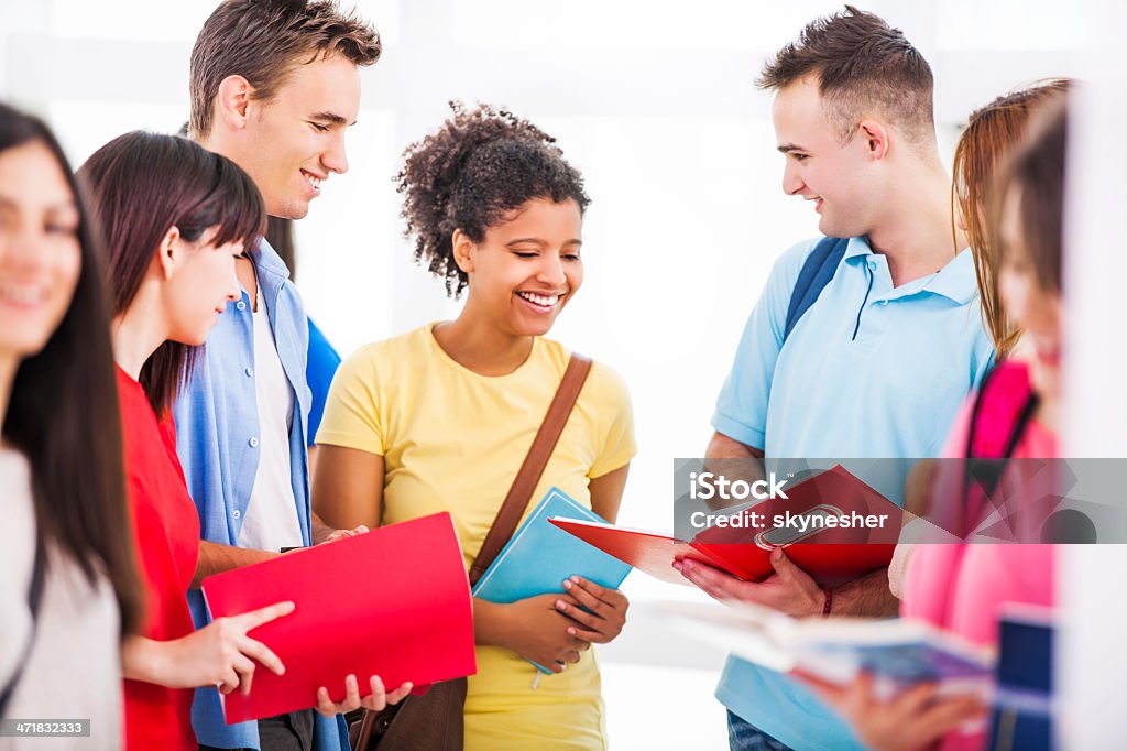 Freundliche Gruppe von Studenten. - Lizenzfrei Afrikanischer Abstammung Stock-Foto