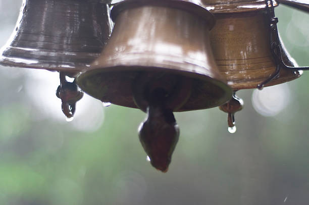 tempel ist bells - muktinath stock-fotos und bilder