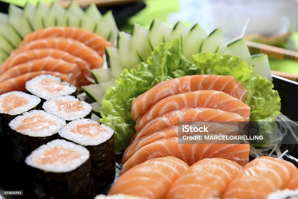 Japońskie jedzenie sushi, sashimi oraz-Łosoś - Zbiór zdjęć royalty-free (Bez ludzi)