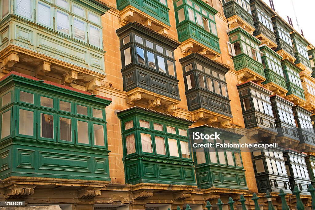 Tipiche finestre di La Valletta, Malta - Foto stock royalty-free di Balcone