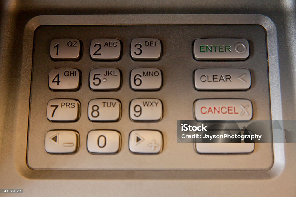 Введите код безопасности в банкомат - Стоковые фото Банк роялти-фри