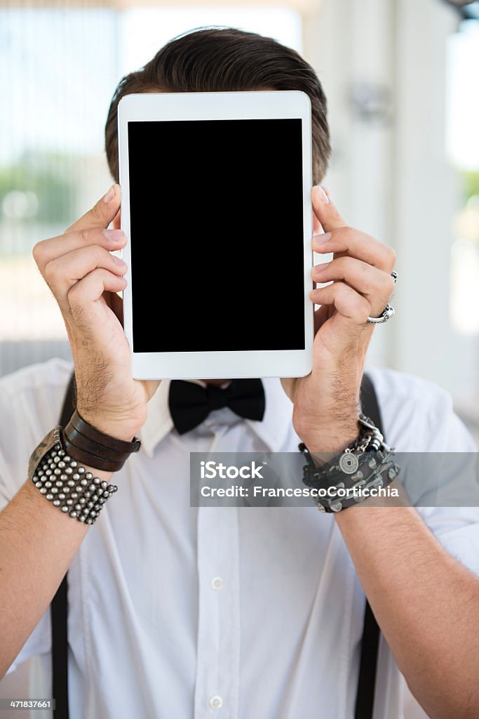 Giovane uomo con il suo PC Ultramobile - Foto stock royalty-free di 20-24 anni