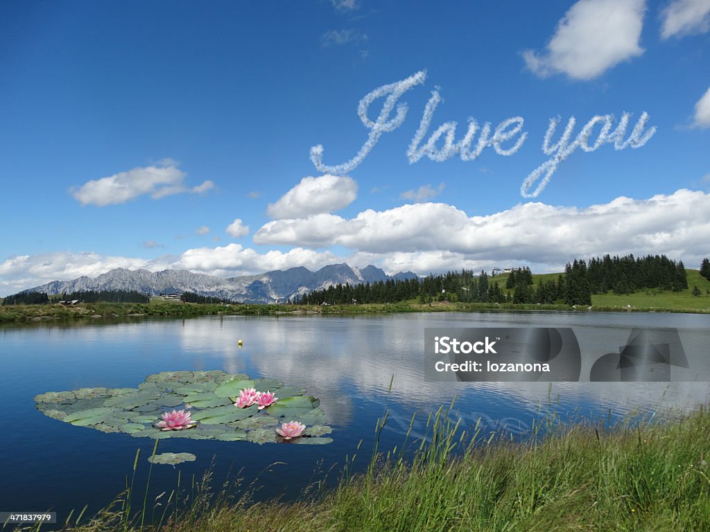 Eu te Amo nuvem coração na água - Foto de stock de Abstrato royalty-free