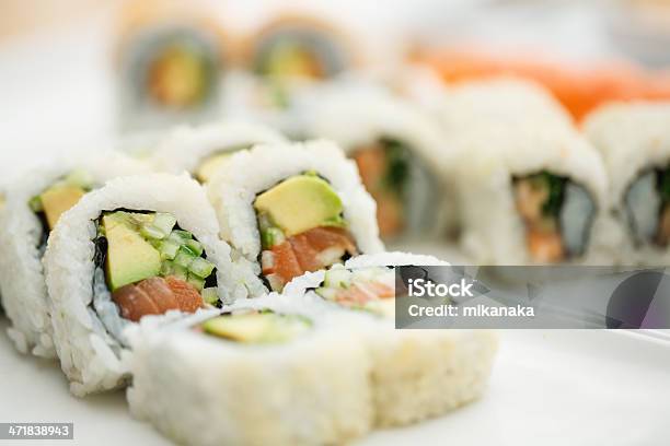 Piatto Per Sushi Con Le Bacchette Cinesi - Fotografie stock e altre immagini di Alimentazione sana - Alimentazione sana, Asia, Bacchette cinesi