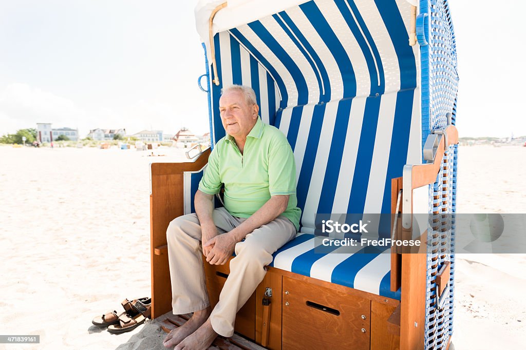Homme Senior seul - Photo de Adulte libre de droits