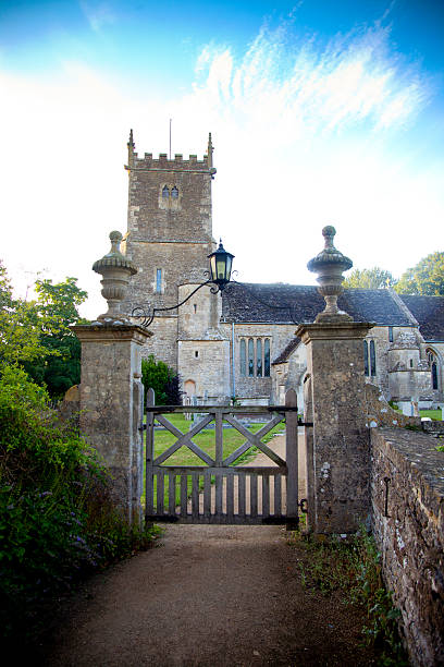 istock English church 471839311