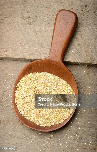 Photo libre de droit de Grains Sprouted Quinoa Bio banque d'images et plus d'images libres de droit de Aliment - Aliment, Aliment cru, Aliment séché