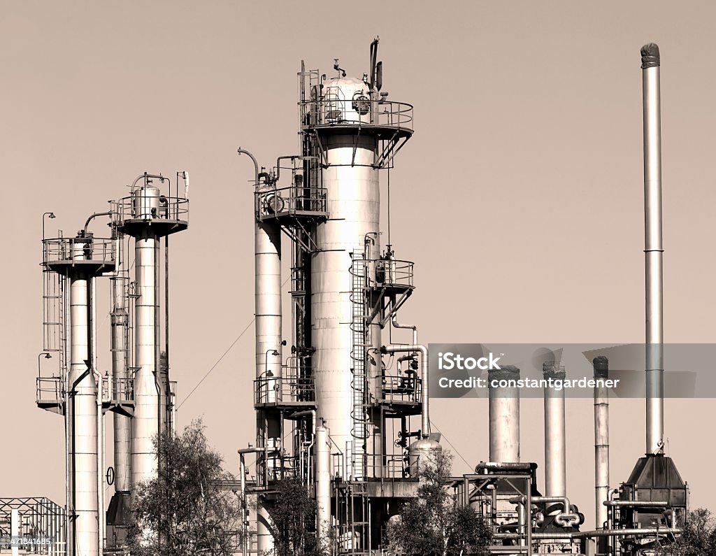Rafinerii ropy naftowej i gazu w świetle Sepia Tone - Zbiór zdjęć royalty-free (Alberta)
