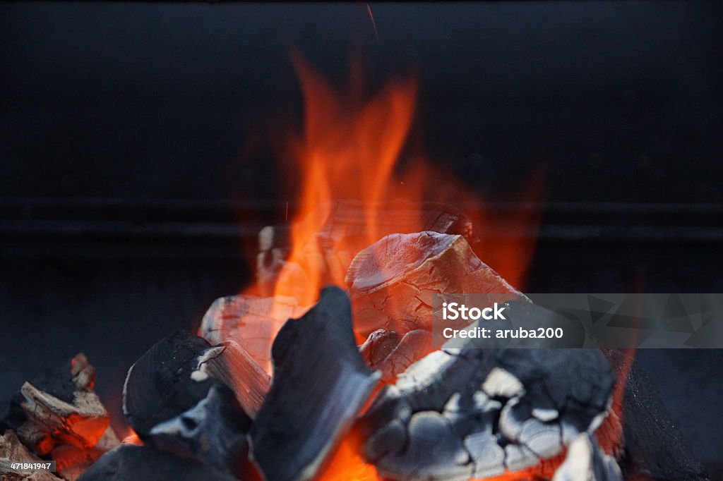 Charcoal Grill. - Foto stock royalty-free di Accendere (col fuoco)