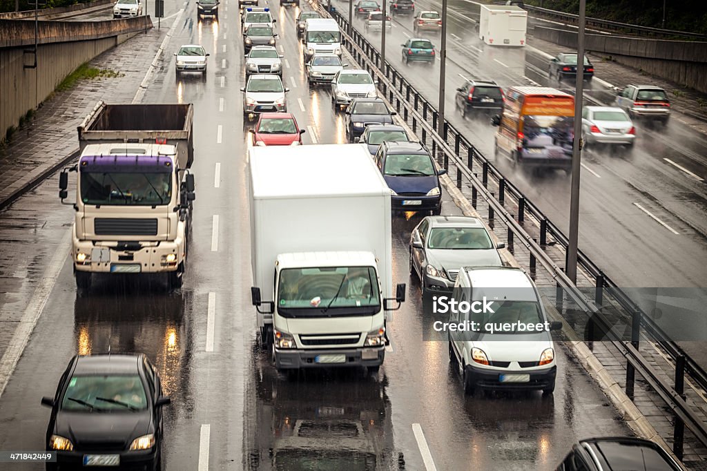 Pioggia su autostrada tedesca - Foto stock royalty-free di Acqua