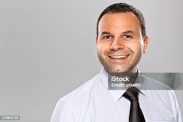Lächelnde Mann Stockfoto und mehr Bilder von Blick in die Kamera - Blick in die Kamera, Ein Mann allein, Eine Person