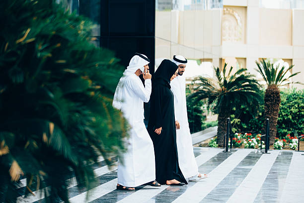 istock Emirati outdoors business meeting 471843170