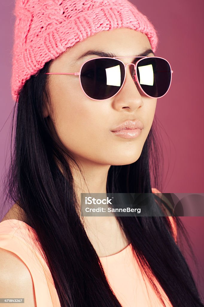 Adolescente en milhoja sombrero y gafas de sol - Foto de stock de 14-15 años libre de derechos