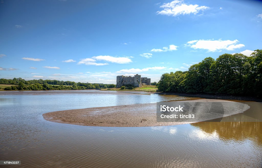 Castelo Carew, Pembs no lago - Foto de stock de Abandonado royalty-free