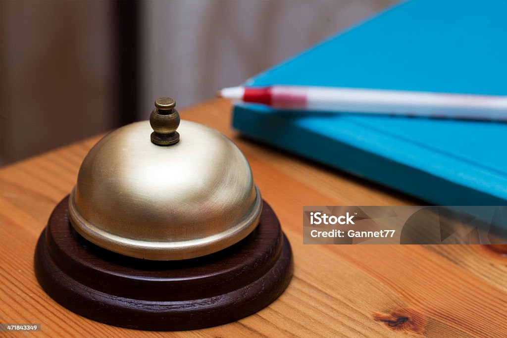 De botón pulsador de campana en la recepción del Hotel - Foto de stock de Escritorio libre de derechos