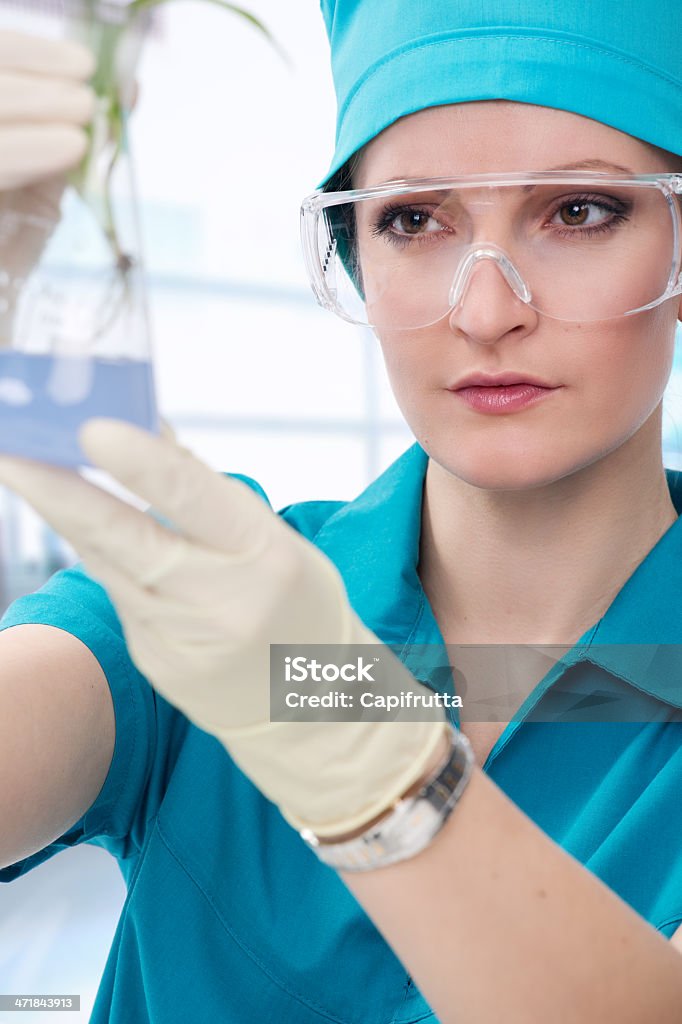 Femme Biologiste - Photo de ADN libre de droits