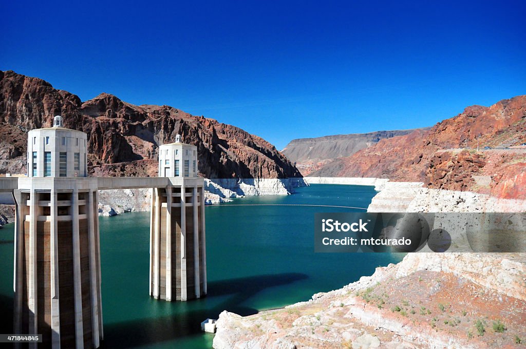 États-Unis-l'Arizona: Barrage Hoover consommation towers - Photo de Alimentation électrique libre de droits