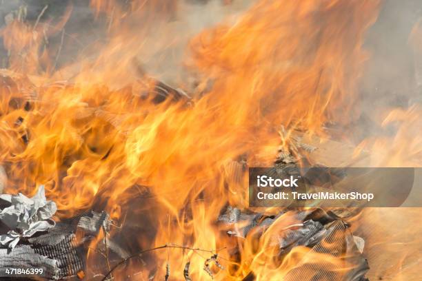 굽기 쓰레기 수거장 불에 대한 스톡 사진 및 기타 이미지 - 불, 재활용, 화재 스프링클러