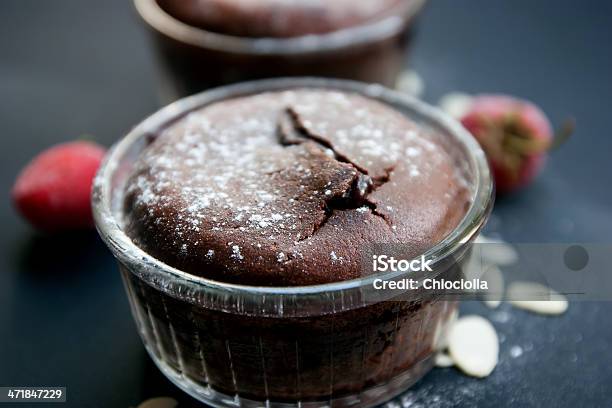 초콜릿 퐁당 가루 설탕에 대한 스톡 사진 및 기타 이미지 - 가루 설탕, 갈색, 검은색