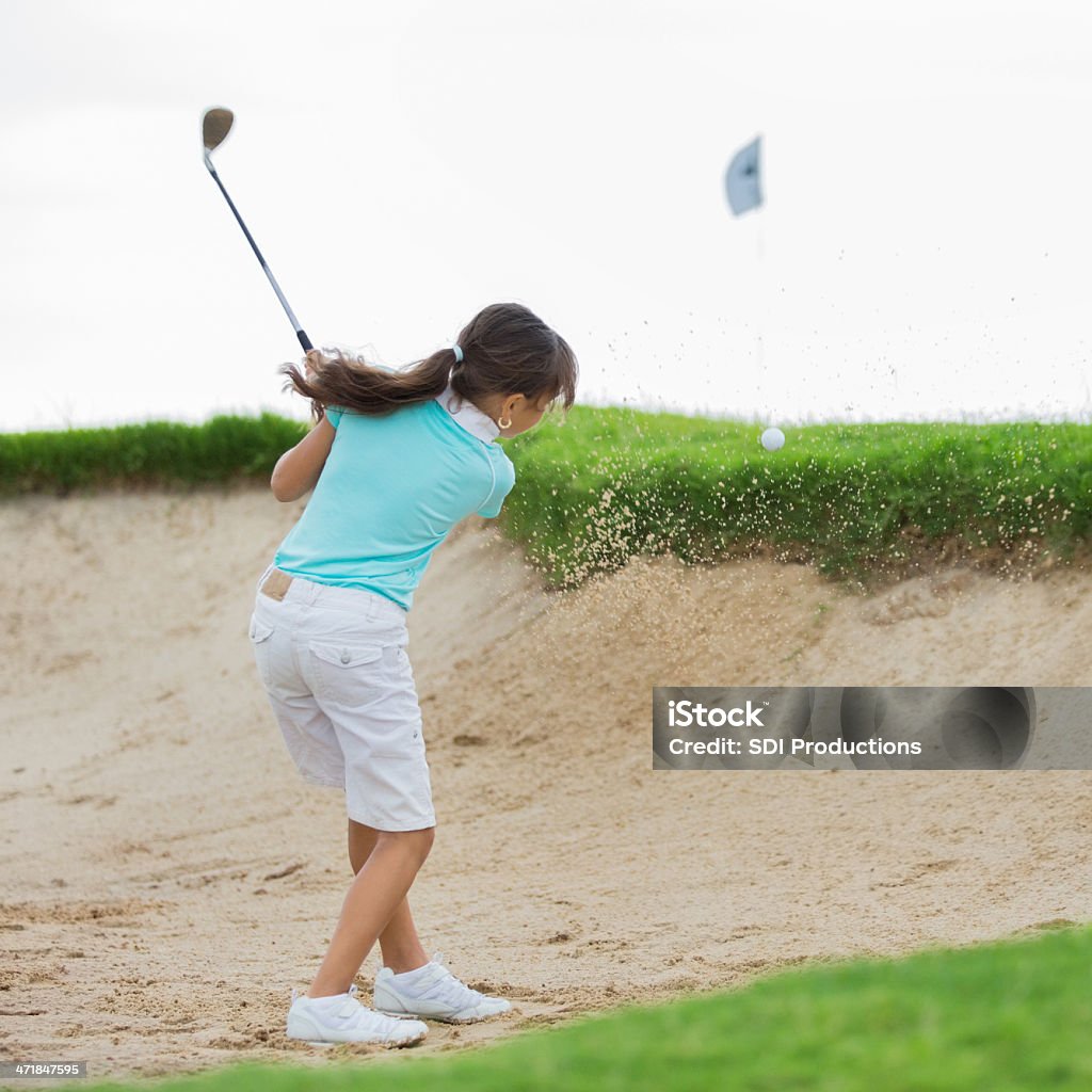 Dziewczynka Golfista Twoja Piłka do golfa z Bunkier - Zbiór zdjęć royalty-free (Golf - Sport)