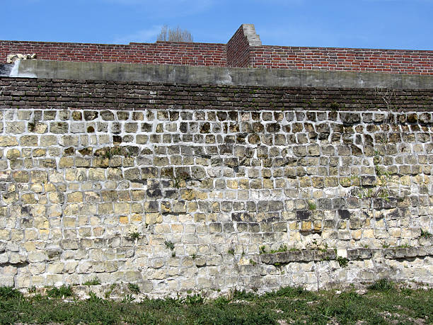 istock Stone old wall with sky in the background 471847652