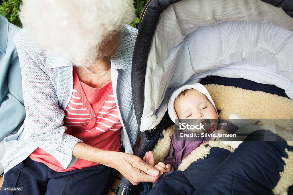 Bisnonna senior donna con bambino insieme - Foto stock royalty-free di 6-11 Mesi