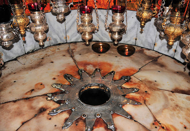 bethlehem: nativity kirche, silver star markieren, wo jesus geburt - grotte stock-fotos und bilder