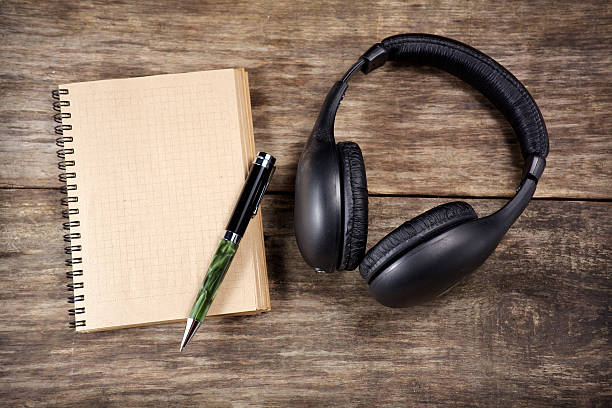 istock Vintage Headphones and paper note on wood 471850678