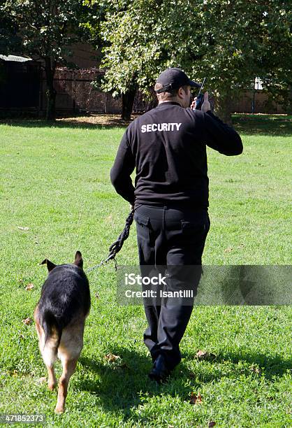 Security Wachmann Stockfoto und mehr Bilder von Deutscher Schäferhund - Deutscher Schäferhund, Ein Mann allein, Eine Person