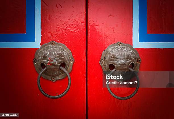 Foto de Vermelho Chinês Porta e mais fotos de stock de Argola de Porta - Argola de Porta, Arquitetura, Capitais internacionais