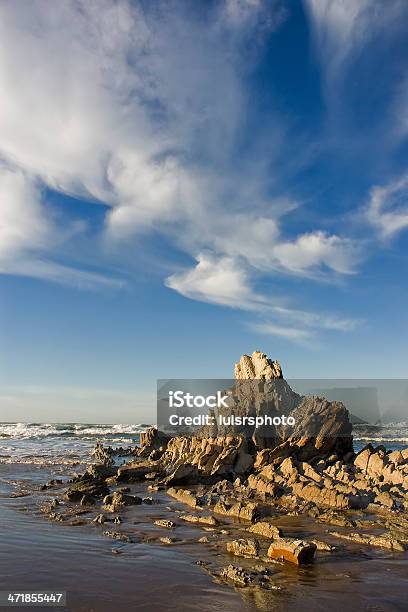 Rock E Nuvem - Fotografias de stock e mais imagens de Ao Ar Livre - Ao Ar Livre, Areia, Azul