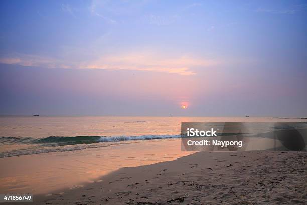 Foto de Tropical Praia Ao Pôr Do Sol Na Tailândia e mais fotos de stock de Areia - Areia, Azul, Exterior