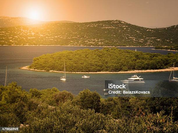 Photo libre de droit de Port Au Coucher Du Soleil banque d'images et plus d'images libres de droit de Baie - Eau - Baie - Eau, Bateau à voile, Beauté de la nature