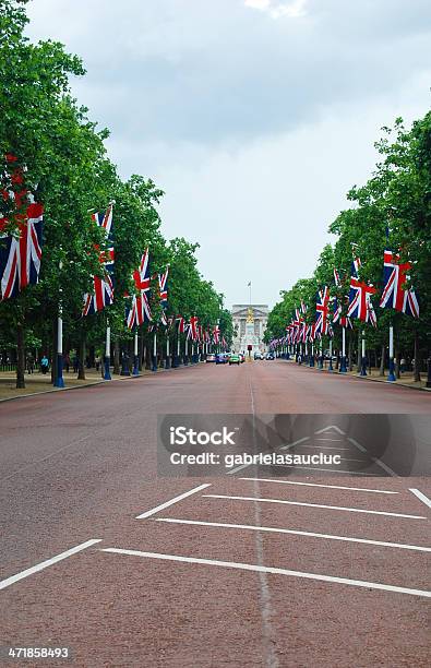 Street Foto de stock y más banco de imágenes de Palacio de Buckingham - Palacio de Buckingham, Reina Isabel I de Inglaterra, Bandera