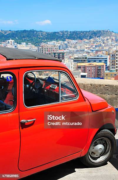 Cágliari Sardinia Coche Rojo Clásica Foto de stock y más banco de imágenes de 500 - 500, Aire libre, Anticuado