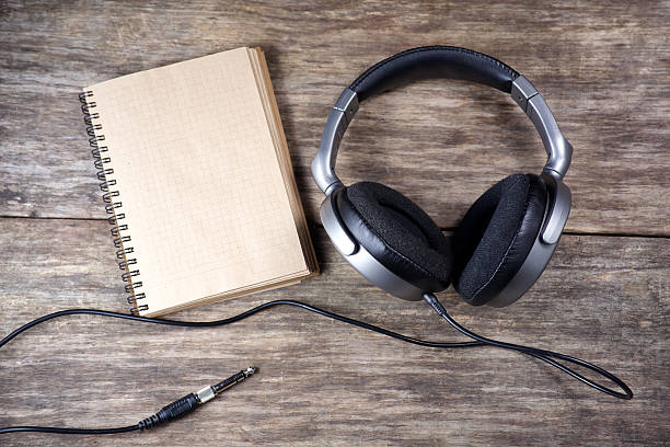 istock Vintage Headphones and paper note on wood 471859912
